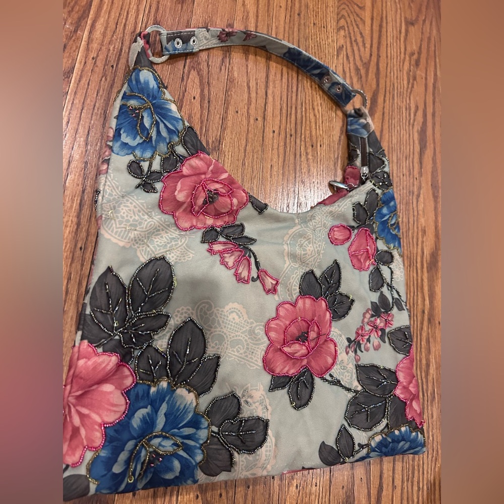 Floral Vintage-Inspired Embroidered Hobo Bag - Picture 3 of 6